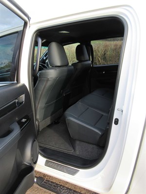 HILUXINVdetail Rear Seats
